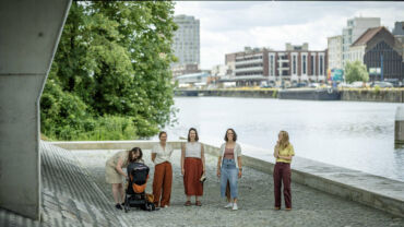 Het team van Groei! samen aan het water in Gent